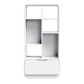 Moderne witte boekenplank met meerdere nissen