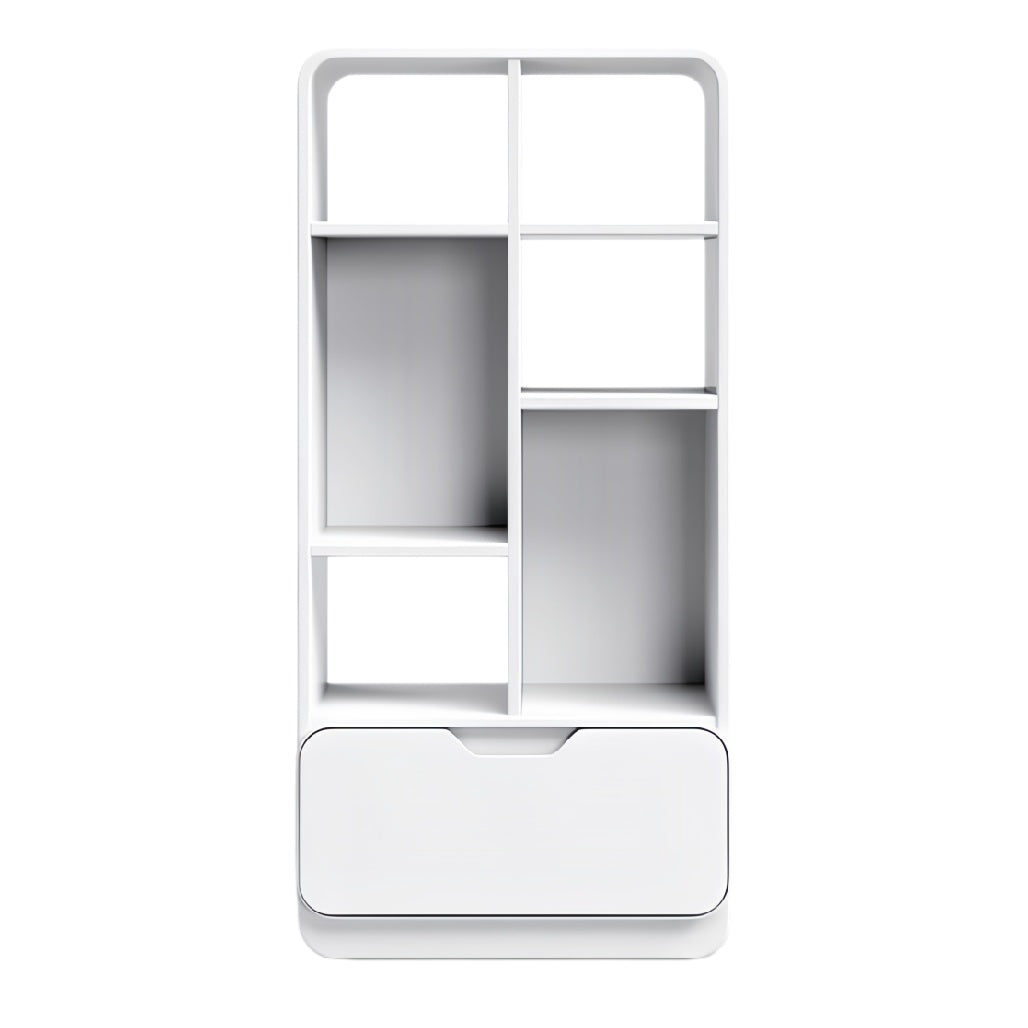 Moderne witte boekenplank met meerdere nissen