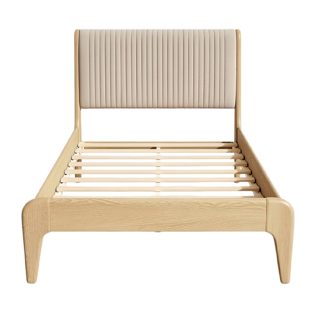 Moderne houten bed met gestreepte hoofdbord